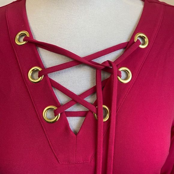 MICHAEL Michael‎ Kors Raspberry Gold Grommet Lace Up Top Blouse S/M - Picture 12 of 12